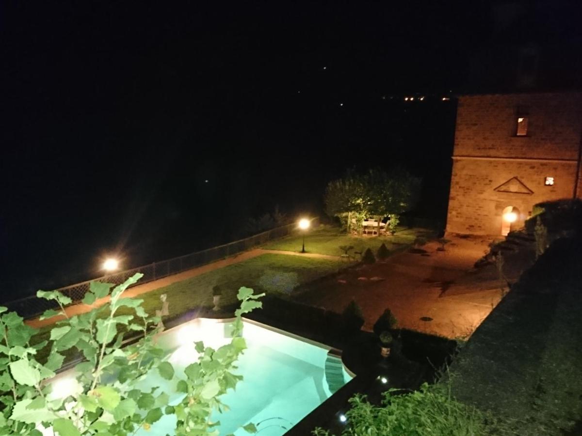 CHATEAU LA SERVAYRIE - Chambre d'hôtes Marcillac-Vallon Exterior foto