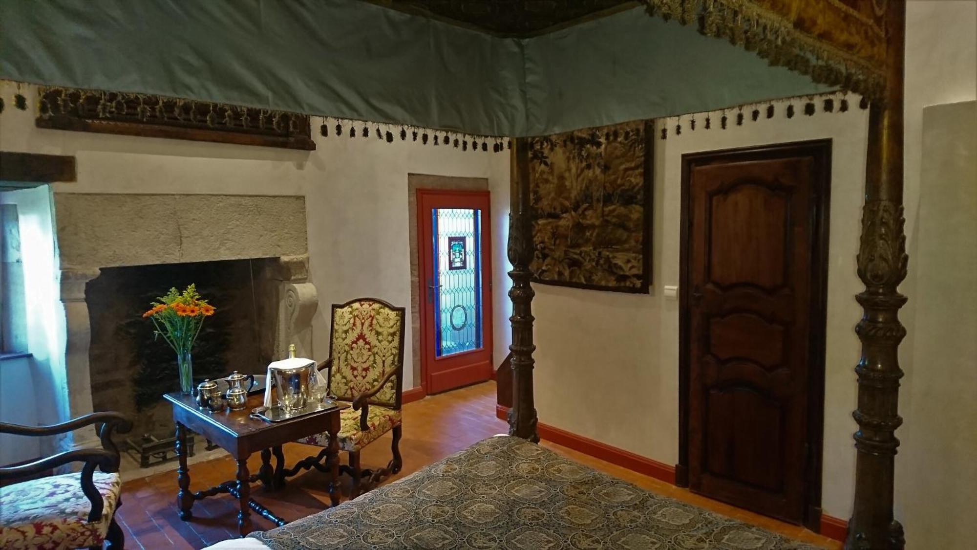 CHATEAU LA SERVAYRIE - Chambre d'hôtes Marcillac-Vallon Quarto foto