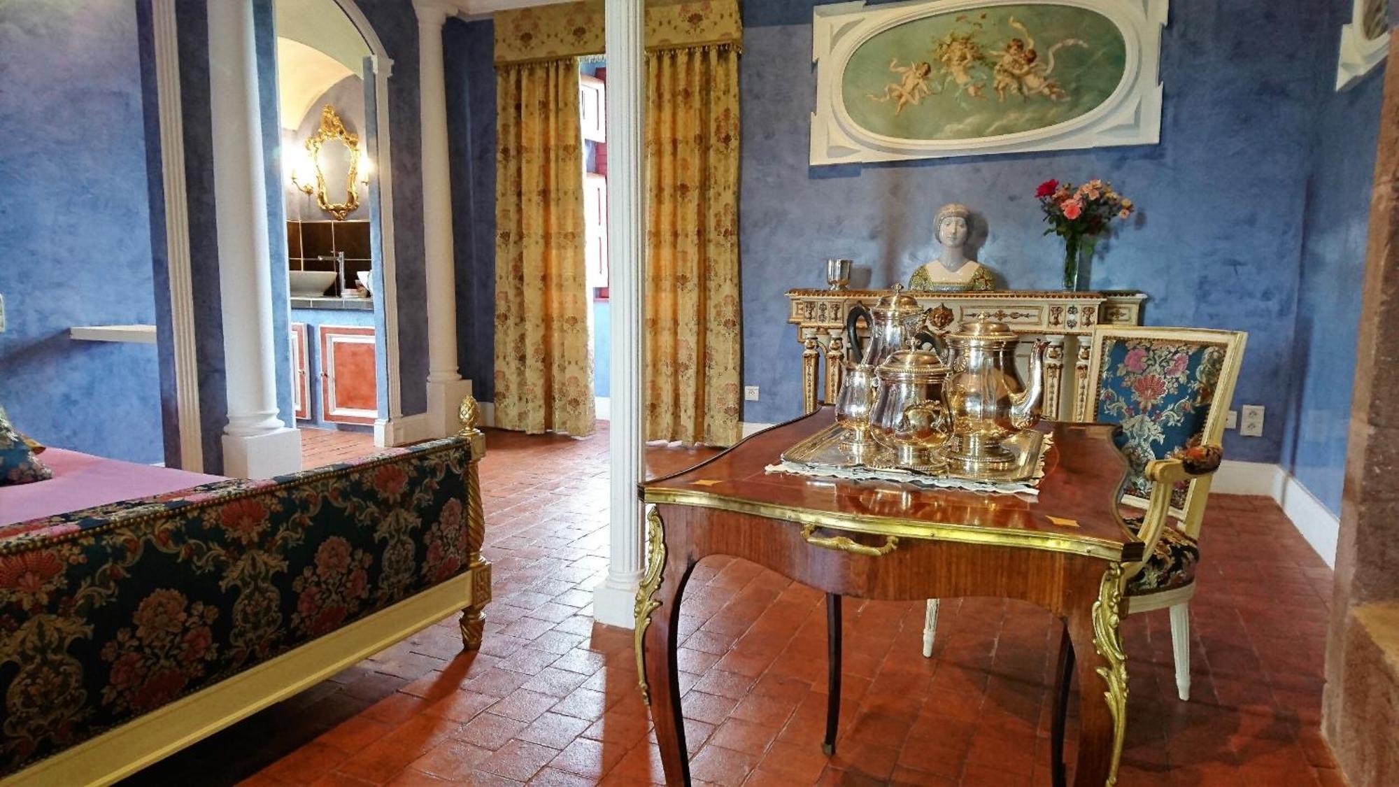 CHATEAU LA SERVAYRIE - Chambre d'hôtes Marcillac-Vallon Quarto foto