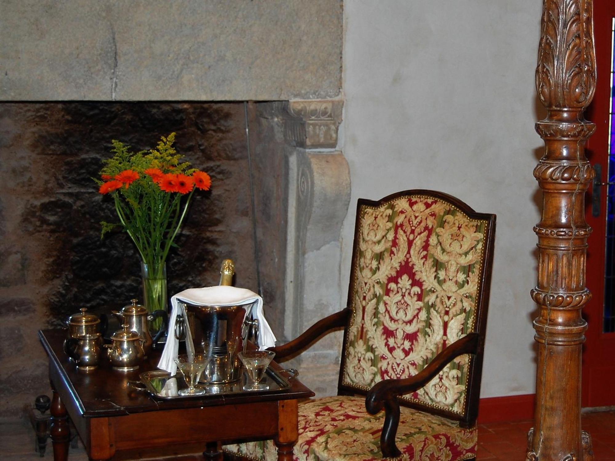 CHATEAU LA SERVAYRIE - Chambre d'hôtes Marcillac-Vallon Quarto foto
