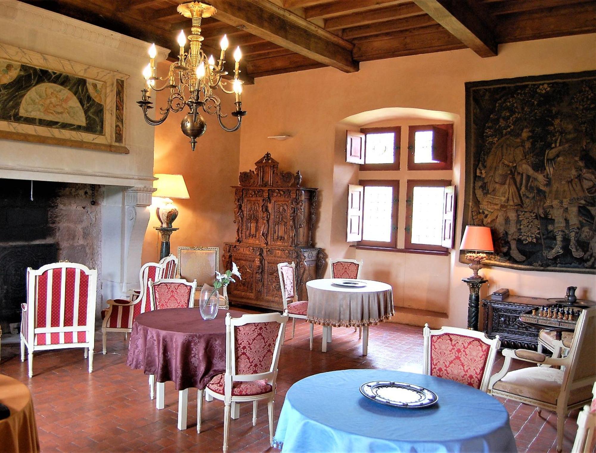 CHATEAU LA SERVAYRIE - Chambre d'hôtes Marcillac-Vallon Exterior foto
